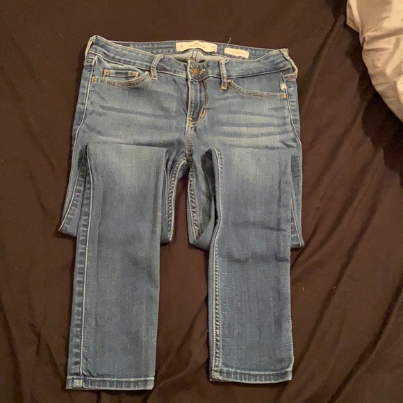 Hollister low rise dark jeans. Size 3 - Picture 1 of 2